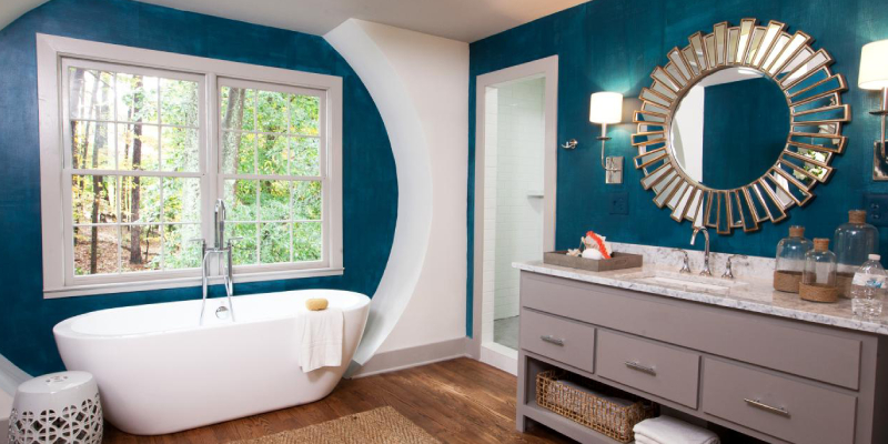 Internal Shots Of A Modern Bathroom With Trendy Mirror.